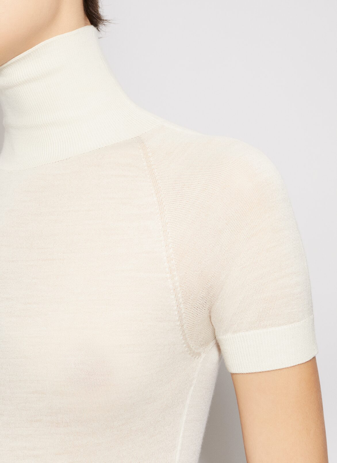 BODY DE MANGA CORTA DE PUNTO DE LANA TRANSLÚCIDO ALAÏA BLANCO NATURAL BODY DE MANGA CORTA DE PUNTO DE LANA TRANSLÚCIDO